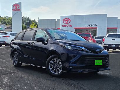 New 2025 Toyota Sienna XLE