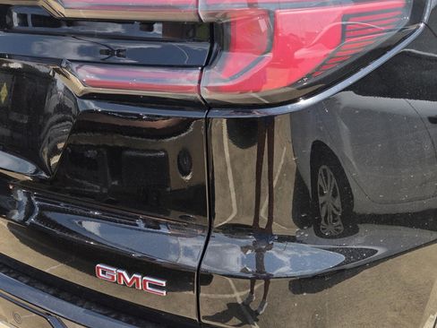 Used 2024 GMC Acadia Denali FWD image 5