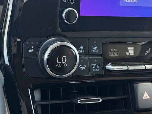 Certified 2024 Toyota Highlander XLE FWD image 22