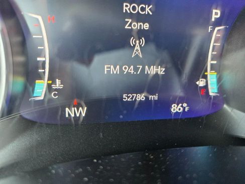 Used 2024 Chrysler Pacifica Touring-L FWD image 7