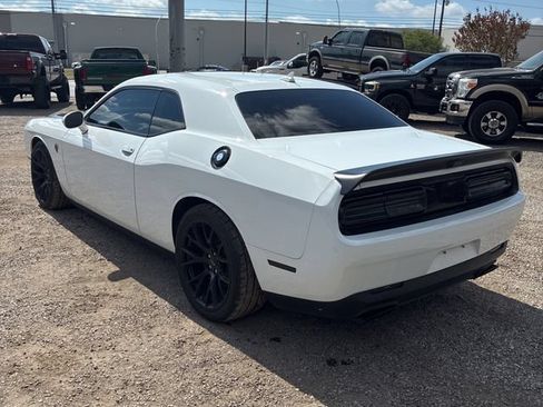 Used 2016 Dodge Challenger SRT Hellcat RWD image 2