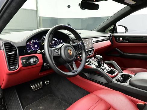 Certified 2023 Porsche Cayenne Turbo GT AWD/4WD image 4