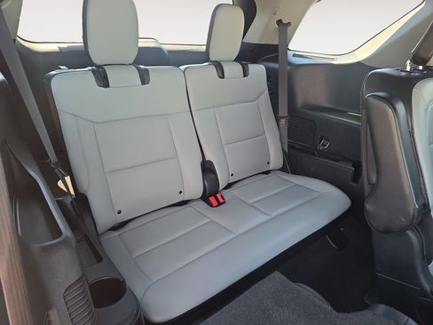 Used 2021 Ford Explorer XLT w/ Equipment Group 202A AWD/4WD image 13