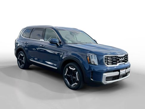 Used 2023 Kia Telluride S image 7