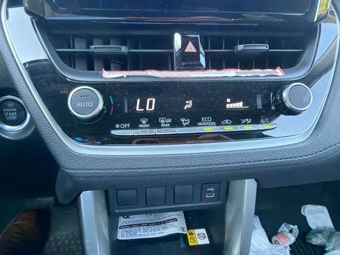 Used 2023 Toyota Corolla Cross LE FWD image 11