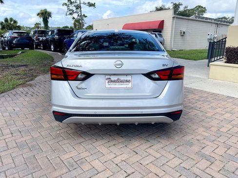 Used 2024 Nissan Altima 2.5 SV image 4