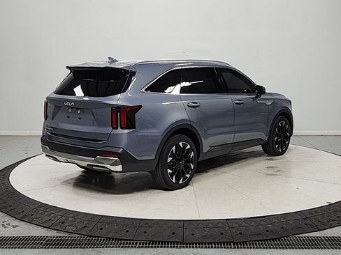 Used 2025 Kia Sorento EX FWD image 8
