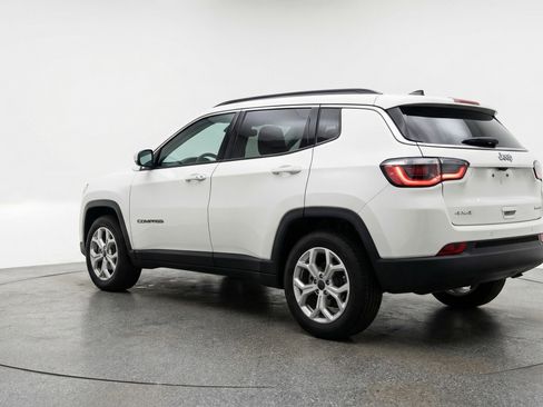 Used 2025 Jeep Compass Latitude image 6