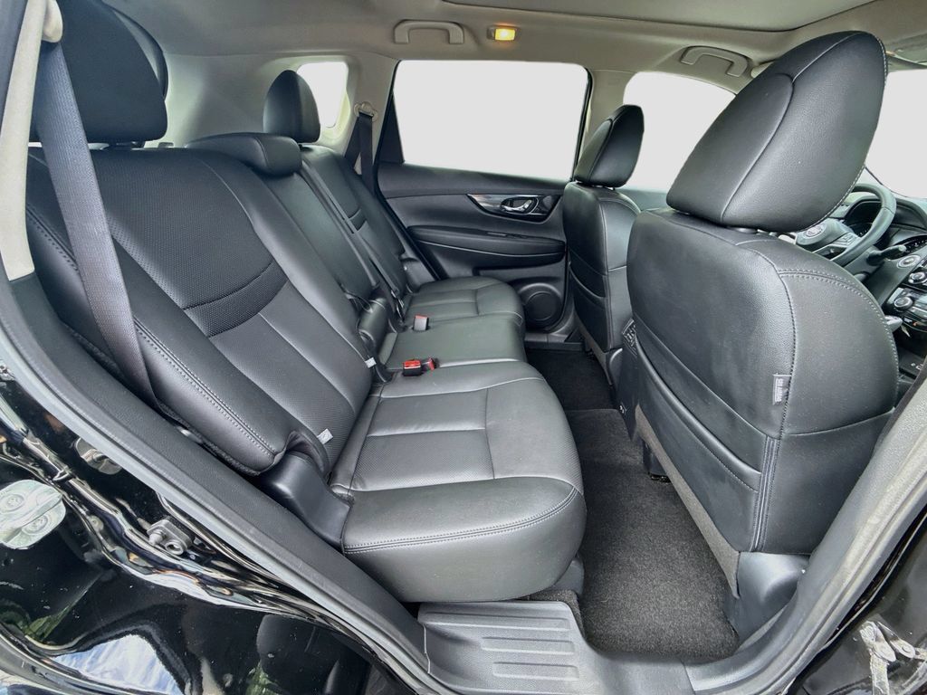 Used 2020 Nissan Rogue SL w/ Premium Package AWD/4WD image 33
