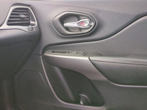 Certified 2022 Jeep Cherokee Limited image 16