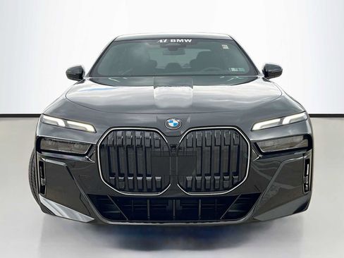 Used 2026 BMW 740i xDrive w/ Premium Package AWD/4WD image 2