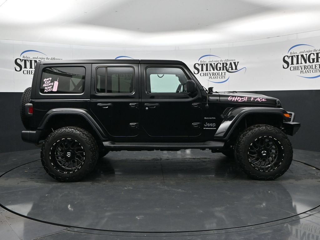 Used 2023 Jeep Wrangler Unlimited Sahara w/ Cold Weather Group AWD/4WD image 8
