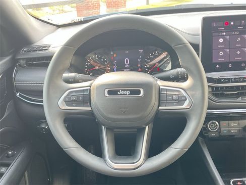 Used 2022 Jeep Compass Altitude image 31