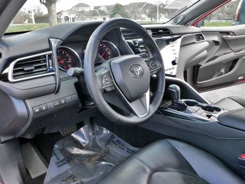 Used 2018 Toyota Camry XSE image 22