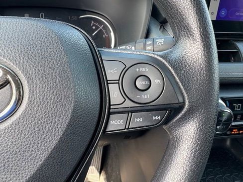 Used 2025 Toyota RAV4 XLE image 25