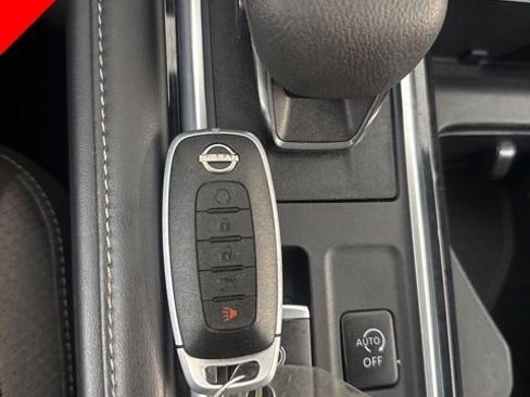 Used 2024 Nissan Pathfinder SL AWD/4WD image 13