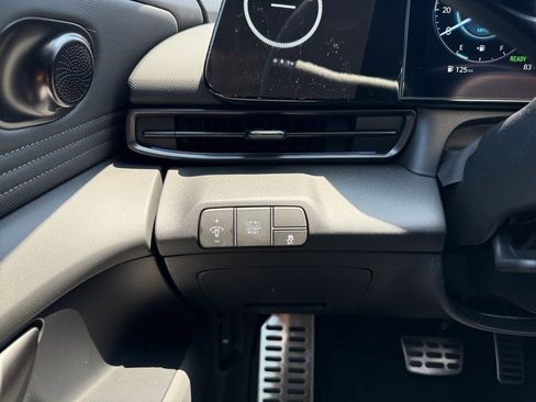 New 2025 Hyundai Elantra SEL image 3