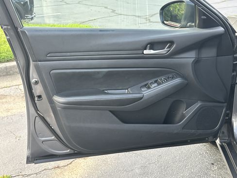 Used 2024 Nissan Altima 2.5 SV FWD image 10