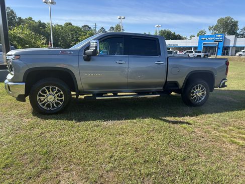 Used 2026 Chevrolet Silverado 2500 LTZ w/ LTZ Convenience Package image 1