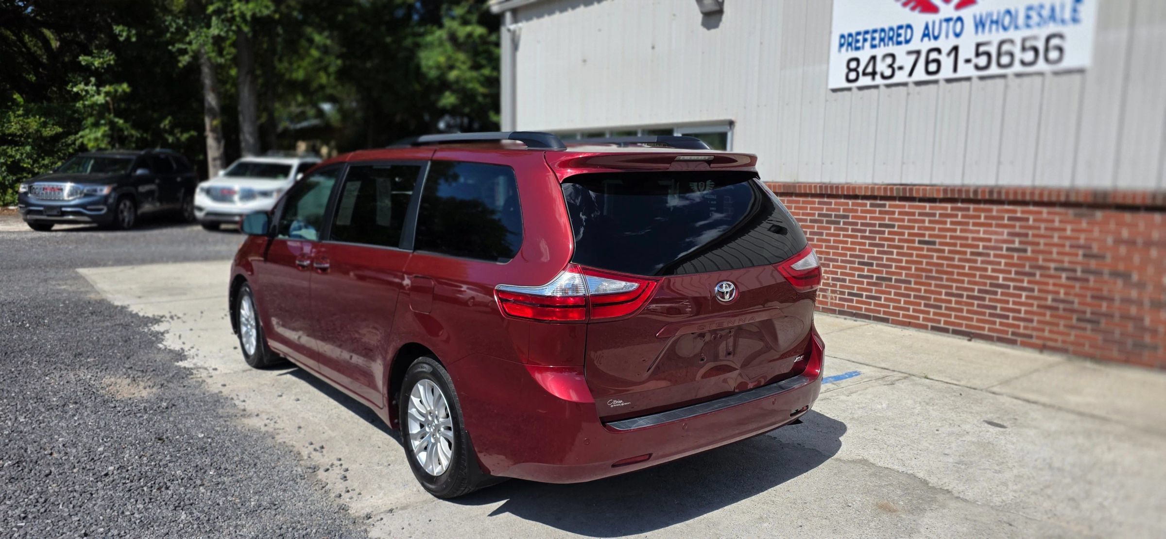 Used 2016 Toyota Sienna XLE w/ XLE Navigation Package FWD image 5