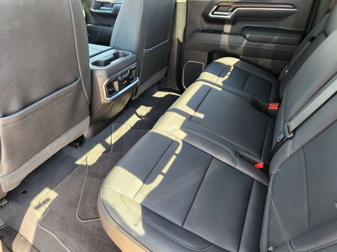 Used 2025 GMC Sierra 1500 SLT image 37