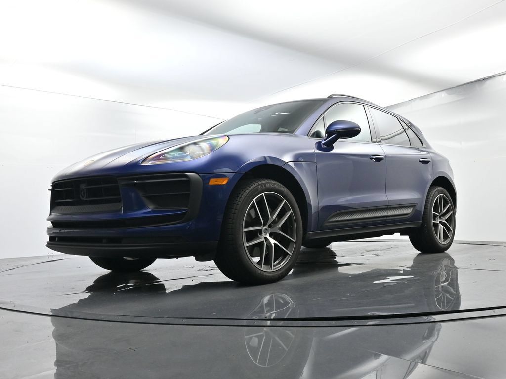 Certified 2024 Porsche Macan AWD/4WD image 43