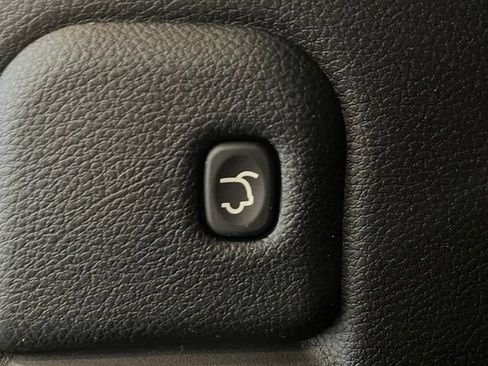 Used 2019 Jeep Grand Cherokee Altitude AWD/4WD image 13