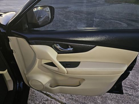 Used 2017 Nissan Rogue S image 31