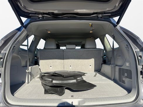 Used 2019 Toyota Highlander XLE image 18