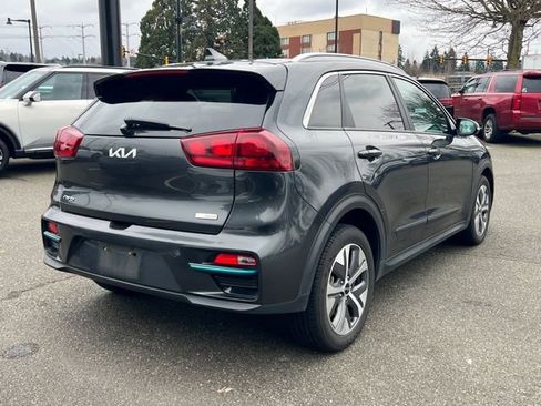 Used 2022 Kia Niro EX w/ Cold Weather Package image 7