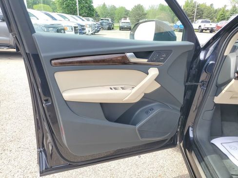 Used 2018 Audi Q5 2.0T Premium Plus w/ Premium Plus Package AWD/4WD image 24