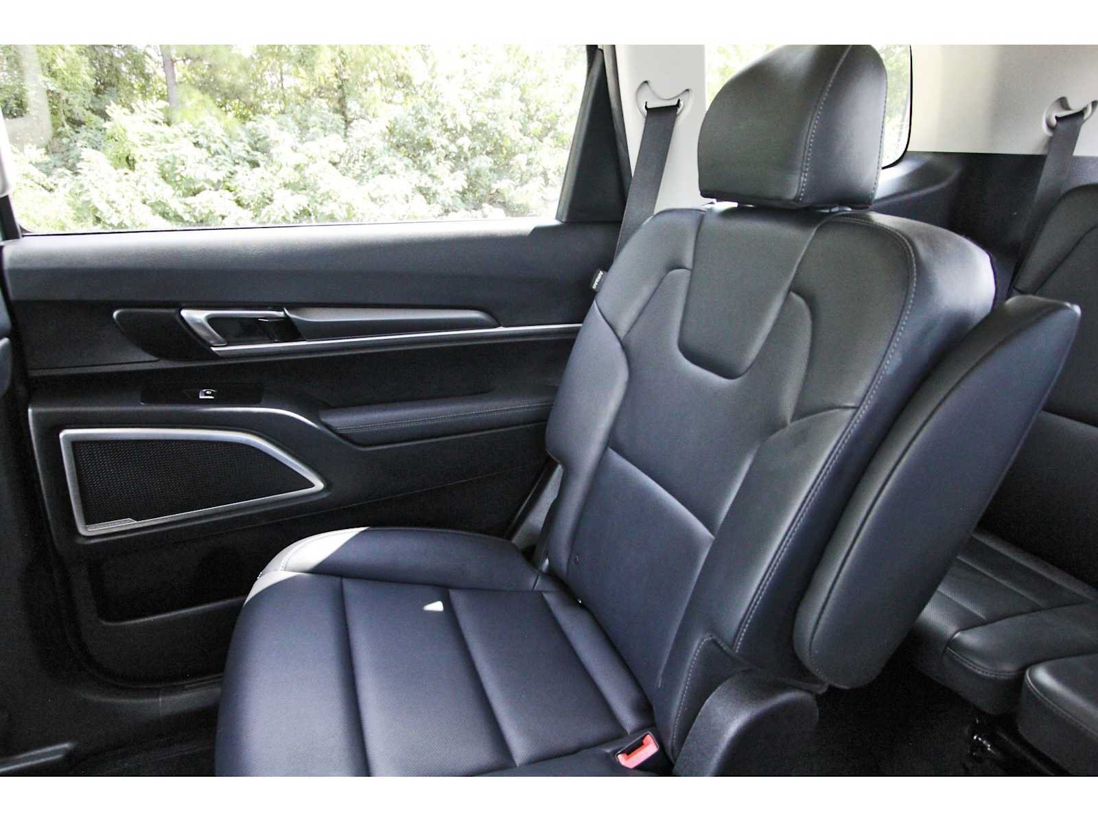 Used 2024 Kia Telluride S FWD image 9