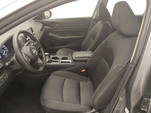 Used 2024 Nissan Altima 2.5 S FWD image 17