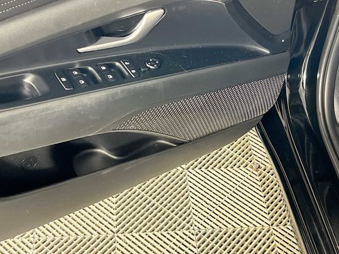 Certified 2023 Hyundai Elantra SE image 19