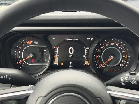 New 2026 Jeep Wrangler Unlimited Sahara w/ Technology Group AWD/4WD image 11