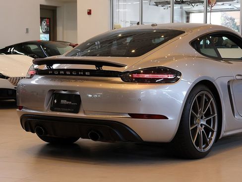 Used 2021 Porsche 718 Cayman GTS RWD image 25