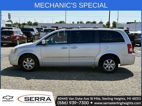 Used 2010 Chrysler Town & Country Touring w/ Heated Seat Group FWD image 2