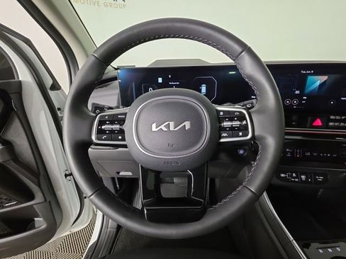 Used 2025 Kia Carnival SX Prestige FWD image 26
