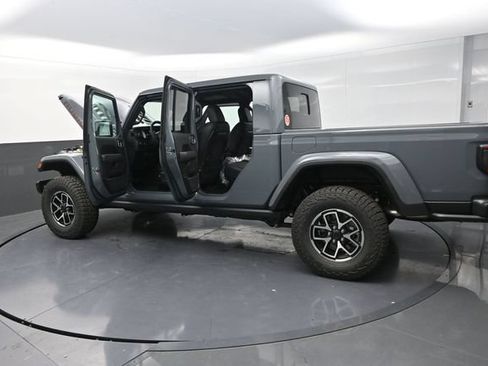 Used 2025 Jeep Gladiator Rubicon AWD/4WD image 34