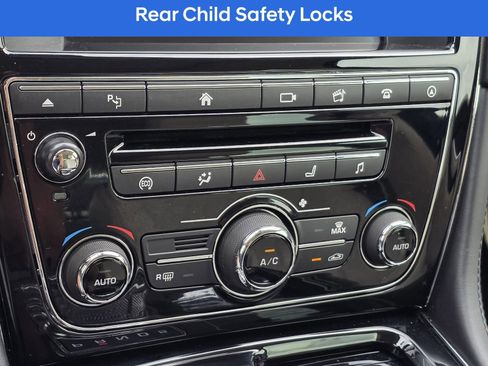 Used 2016 Jaguar XJ L Portfolio image 26