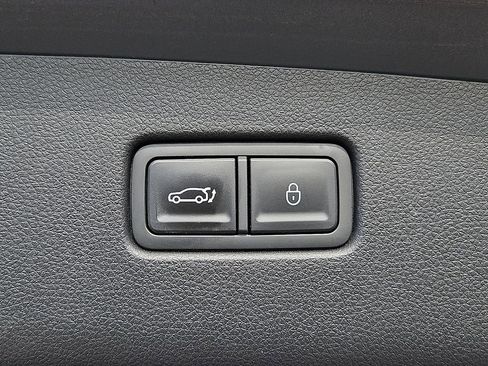 Used 2025 Genesis GV70 2.5T AWD/4WD image 17