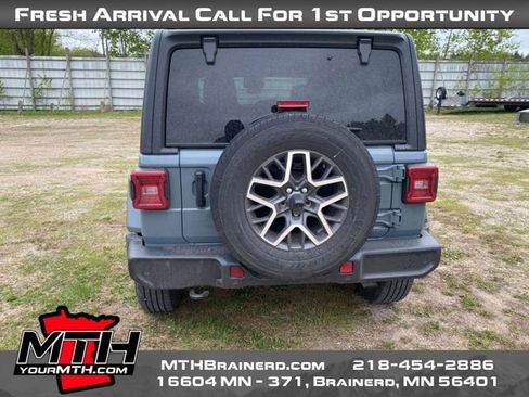 Used 2024 Jeep Wrangler Unlimited Sahara w/ Technology Group AWD/4WD image 6