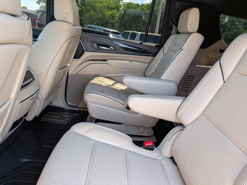 Certified 2024 Cadillac Escalade ESV Premium Luxury AWD/4WD image 17