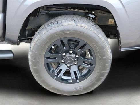 Used 2022 Toyota Tacoma TRD Sport image 9