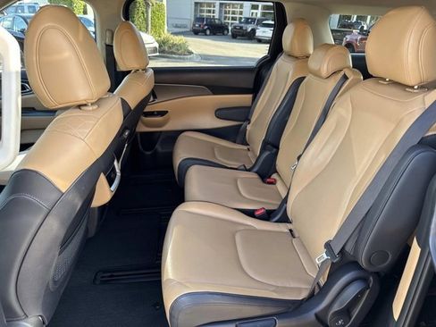 Used 2024 Kia Carnival LX image 13