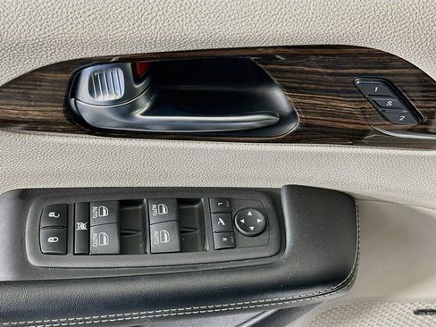 Used 2022 Chrysler Pacifica Limited FWD image 15