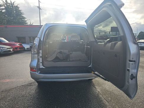 Used 2017 Lexus GX 460 image 11