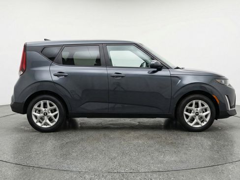 Used 2025 Kia Soul LX w/ LX Technology Package image 11