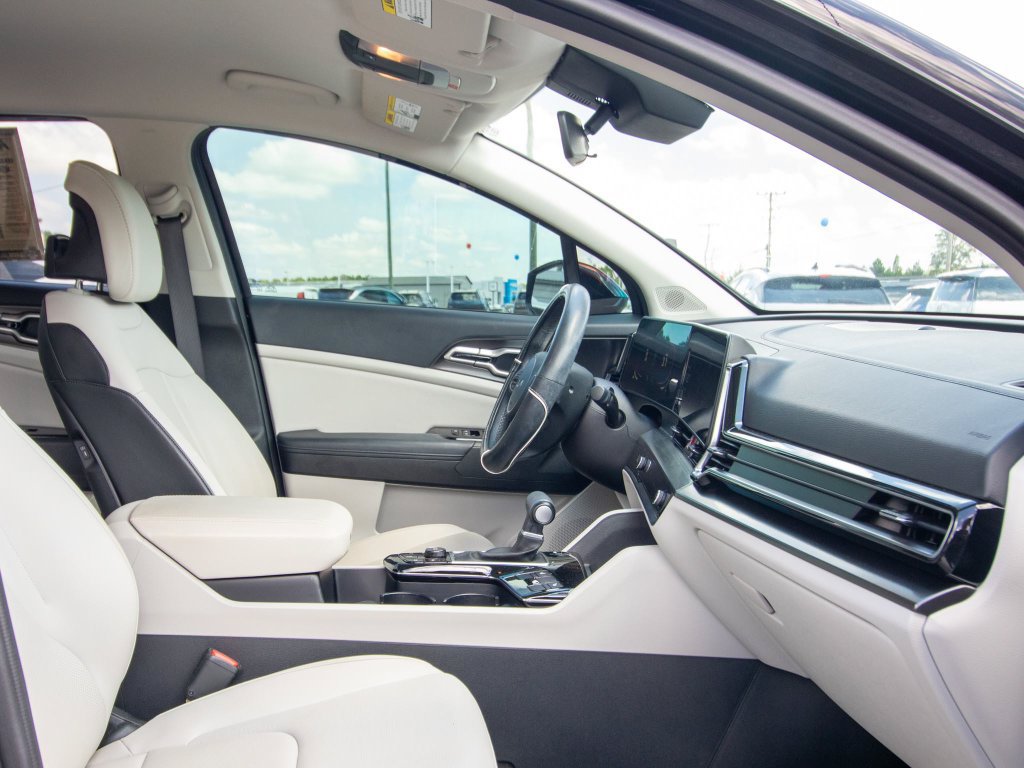Used 2025 Kia Sportage EX FWD image 19