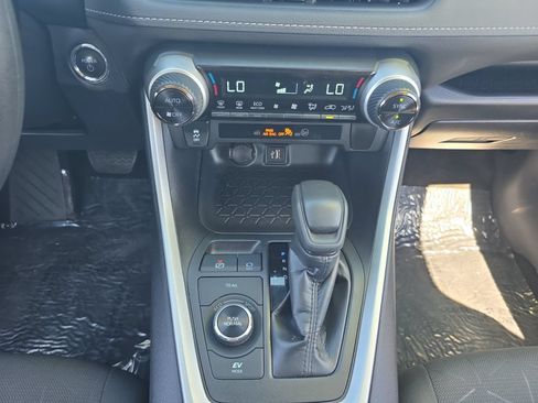 Certified 2025 Toyota RAV4 XLE AWD/4WD image 17